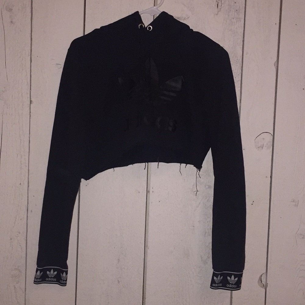 Cropped Adidas sweatshirt